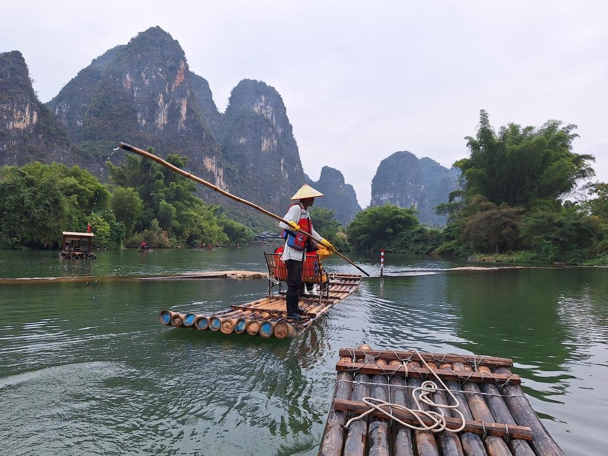 Yulong River bamboo raft